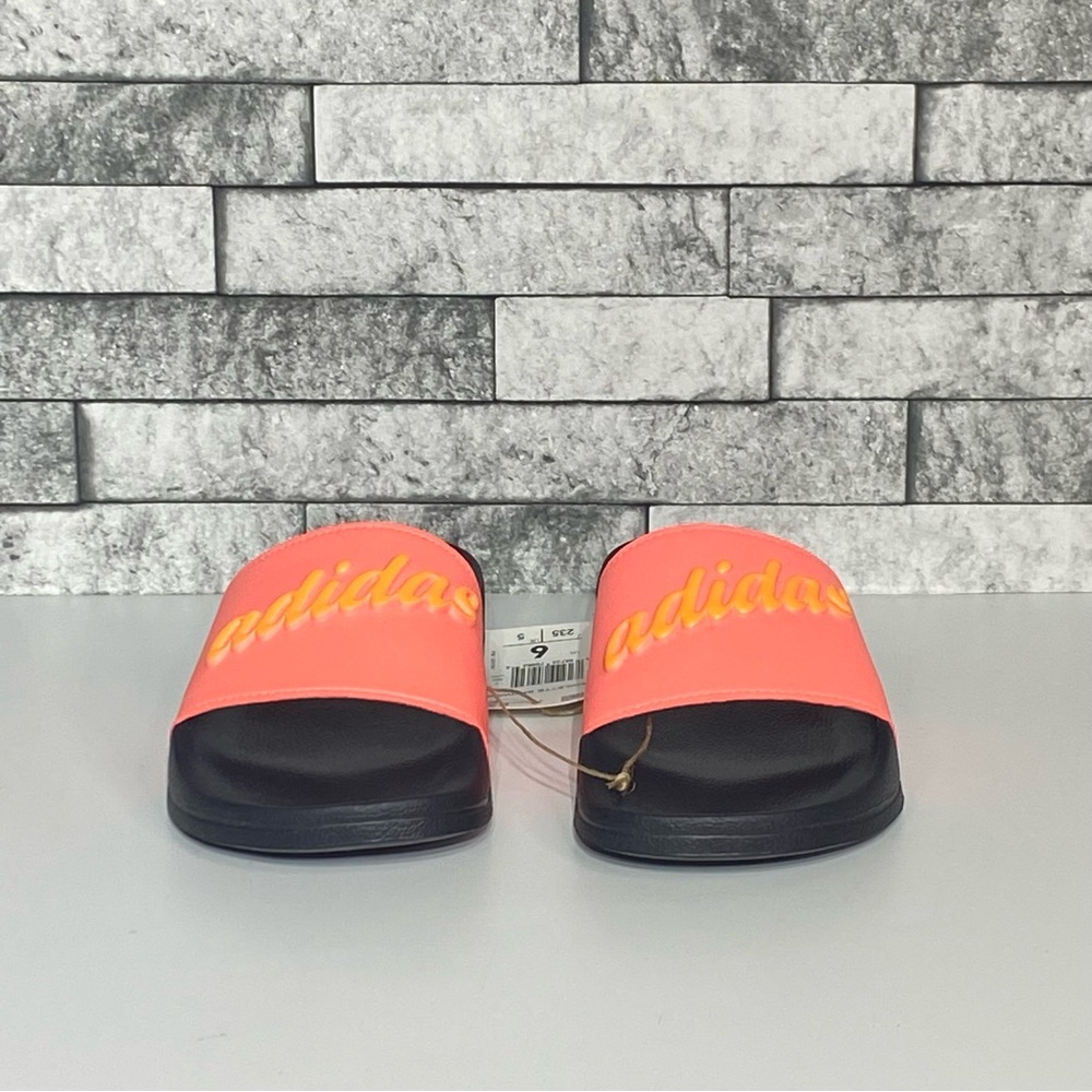 New Adidas Adilette Sandals Youth 6 Pink Slides - Picture 2 of 7